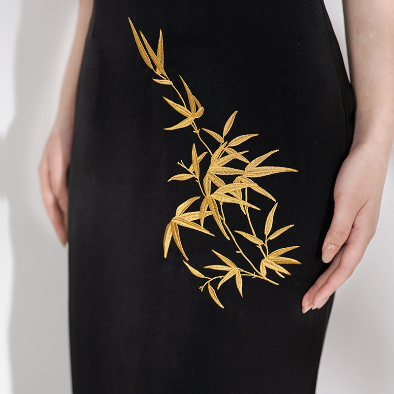Elegant Black Cheongsam Dress with Golden Bamboo Embroidery – Classic Chinese Qipao