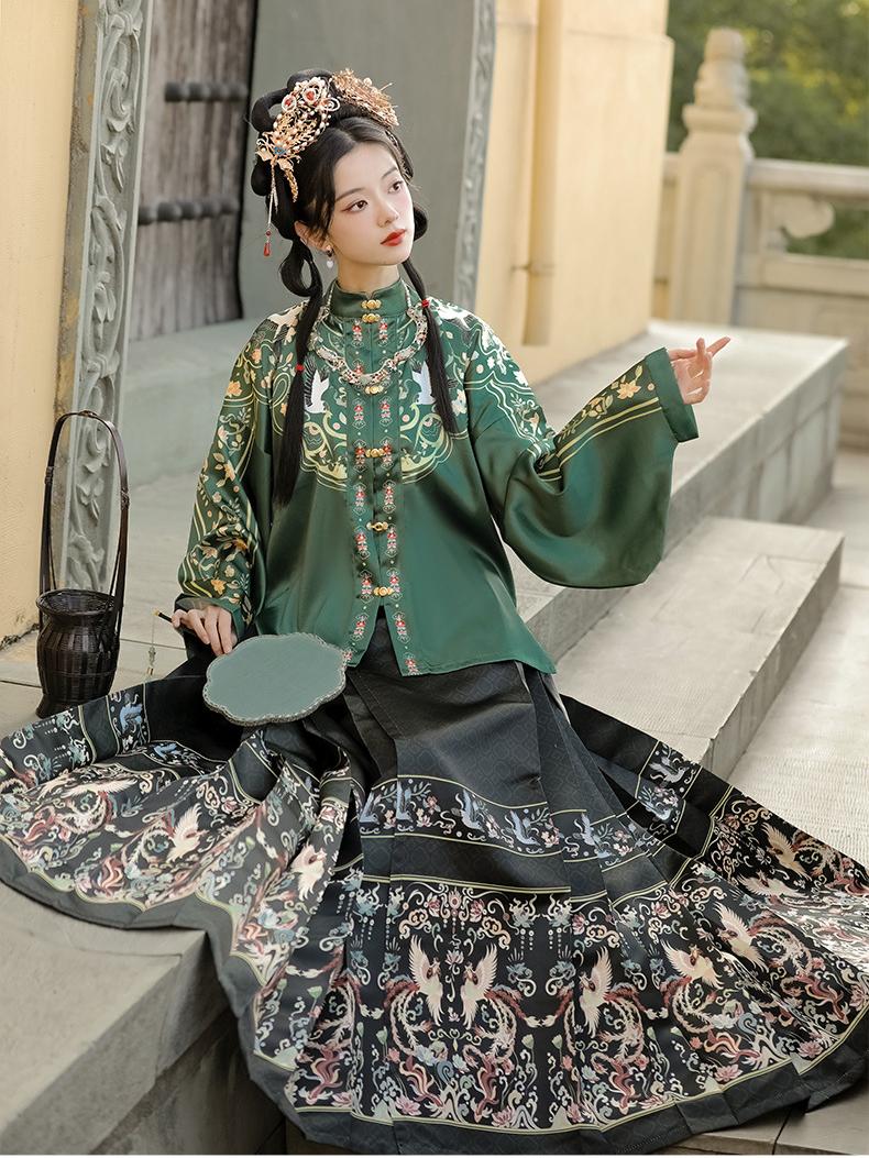 Elegant Green Embroidered Hanfu Set – Traditional Chinese Outfit for Women