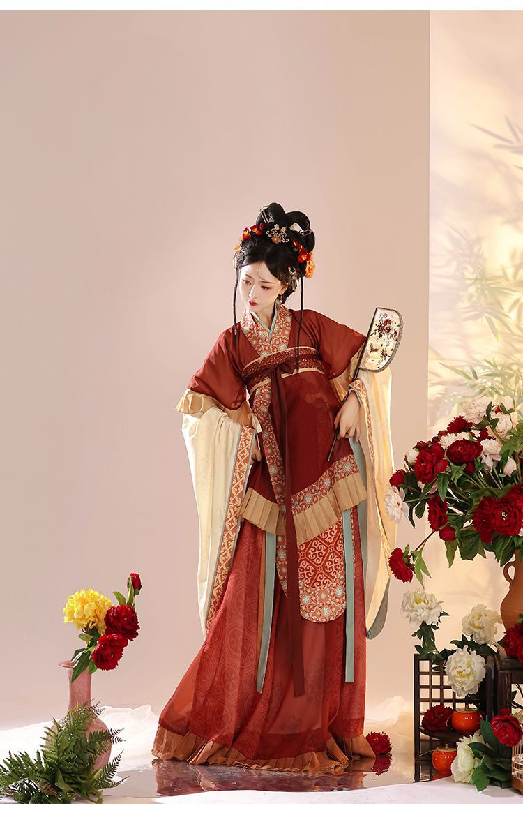 Elegant Chinese Hanfu Dress with Embroidered Robe and Flowing Skirt – Traditional Vintage Style
