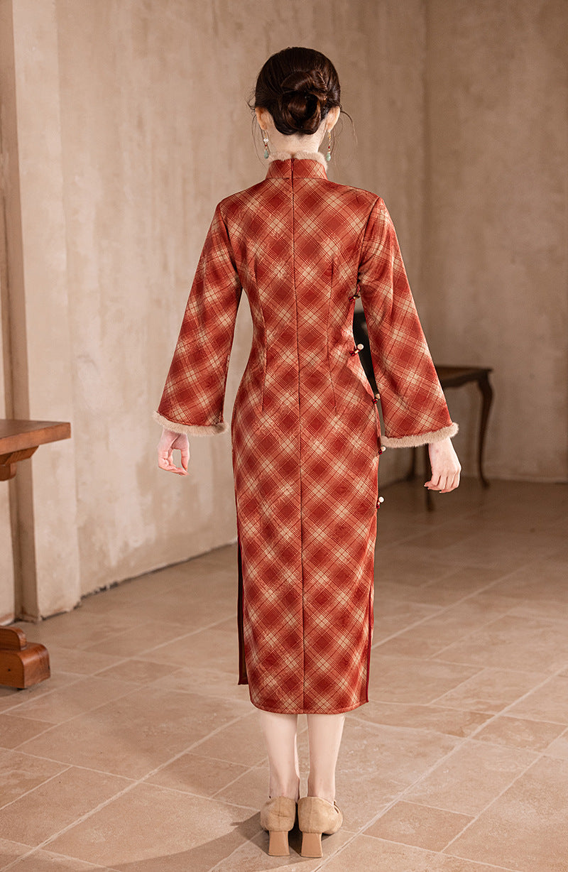 Plaid Chinese Dress for Women – Traditional Cheongsam with Fur Cuffs and Elegant Detail