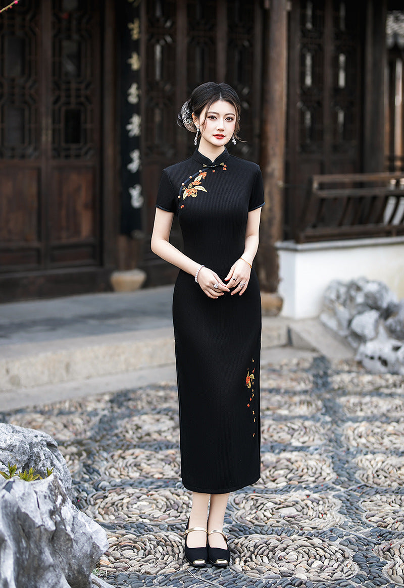 Long Short-Sleeve Embroidered Cheongsam | Slim Mandarin Dress