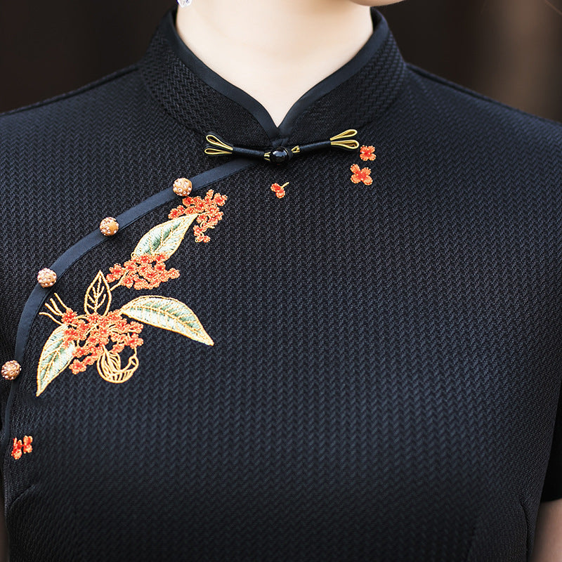 Long Short-Sleeve Embroidered Cheongsam | Slim Mandarin Dress