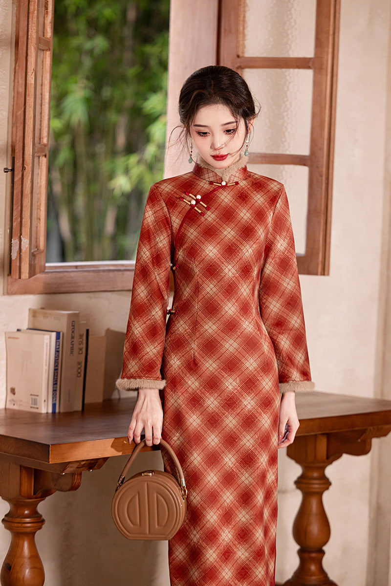 Plaid Chinese Dress for Women – Traditional Cheongsam with Fur Cuffs and Elegant Detail