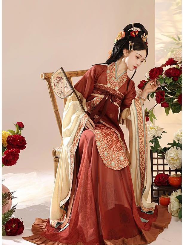 Elegant Chinese Hanfu Dress with Embroidered Robe and Flowing Skirt – Traditional Vintage Style