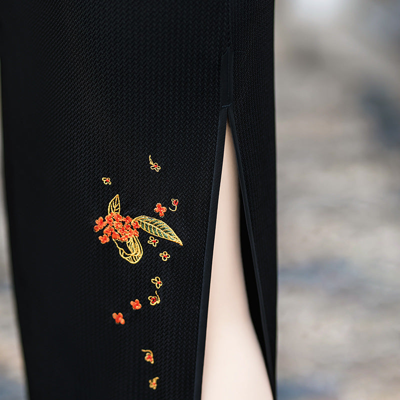 Long Short-Sleeve Embroidered Cheongsam | Slim Mandarin Dress