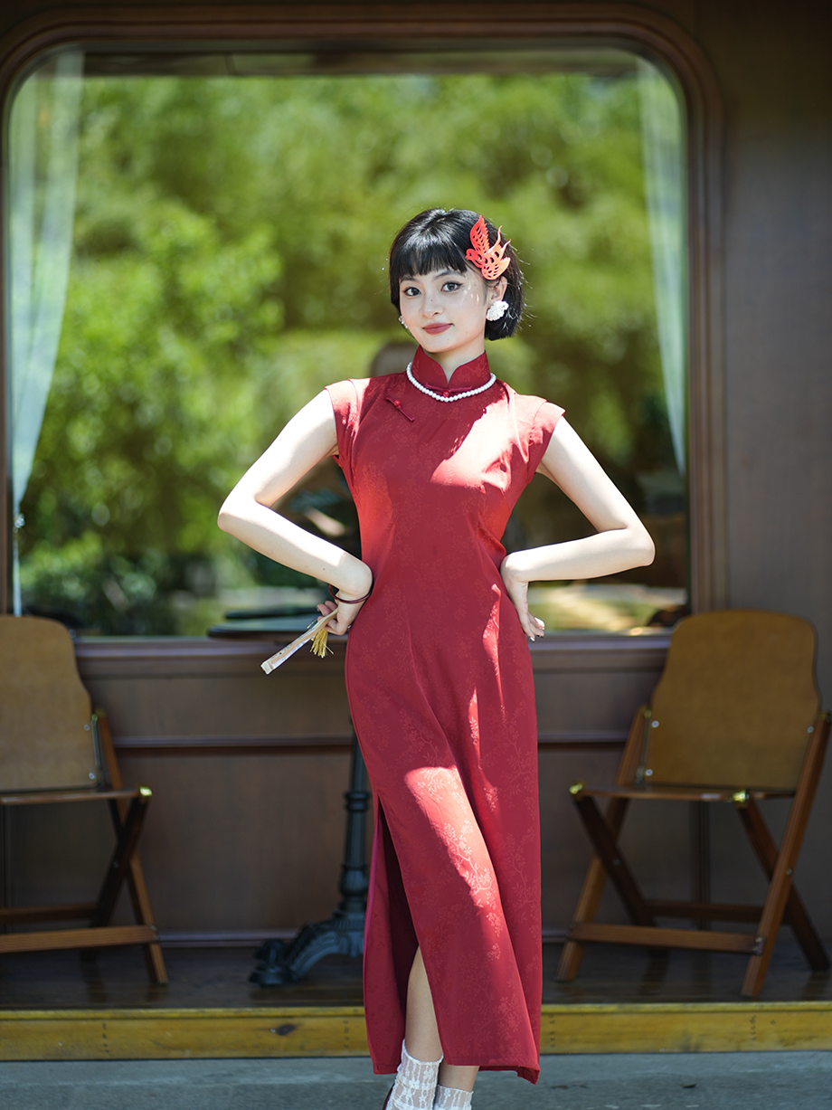 Elegant Red Cheongsam with Retro Design
