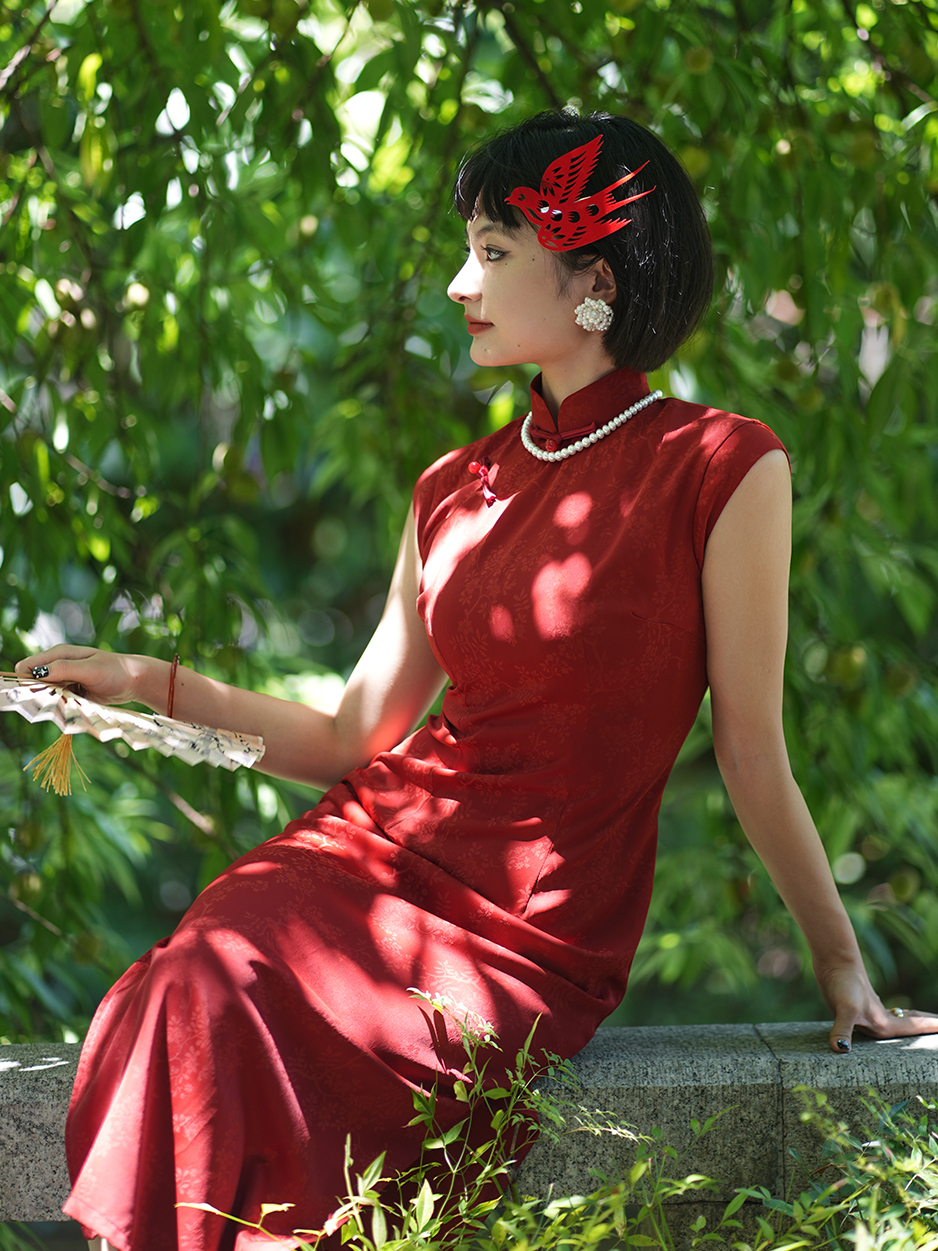 Elegant Red Cheongsam with Retro Design