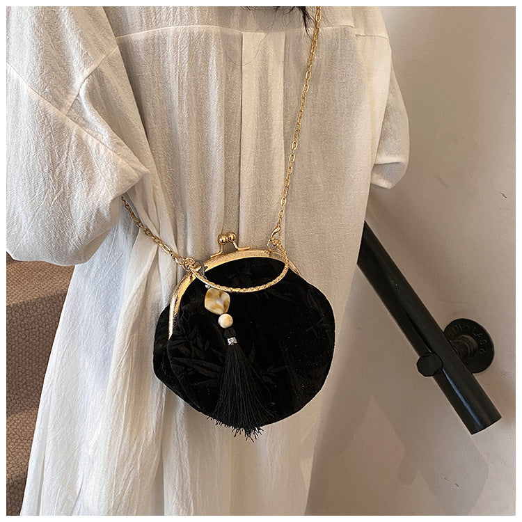 Elegant Velvet Handbag with Gold Chain and Tassel Decoration