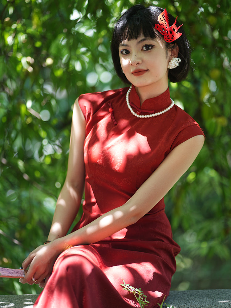 Elegant Red Cheongsam with Retro Design
