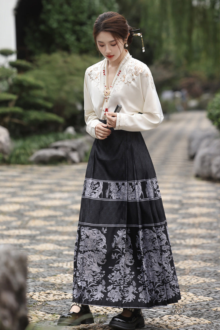 Embroidered Mamianqun Set | Elegant Long Sleeve Hanfu Dress