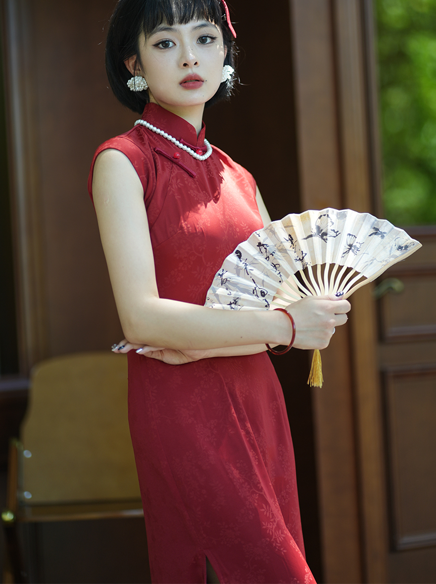 Elegant Red Cheongsam with Retro Design