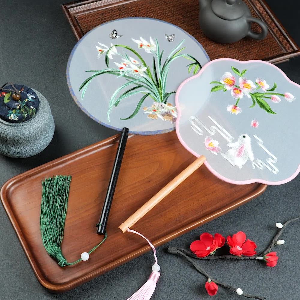 双面绣花兰花手扇,配优雅流苏