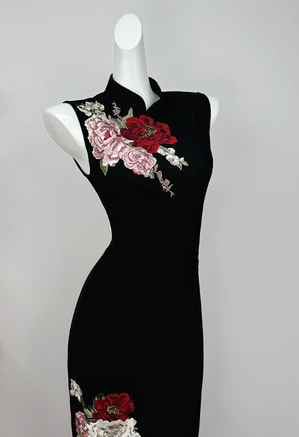 Elegant Black Embroidered Mudan Cheongsam | Vintage Sleeveless Slim Long Dress