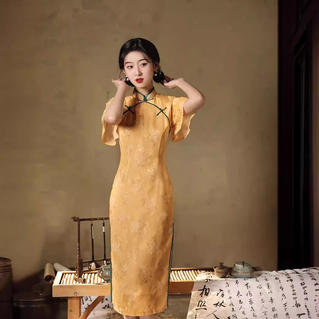 Vintage Yellow Floral Cheongsam with Mandarin Collar and Side Slits
