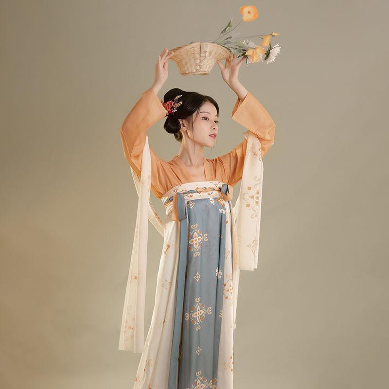 唐朝橙蓝色中国传统汉服