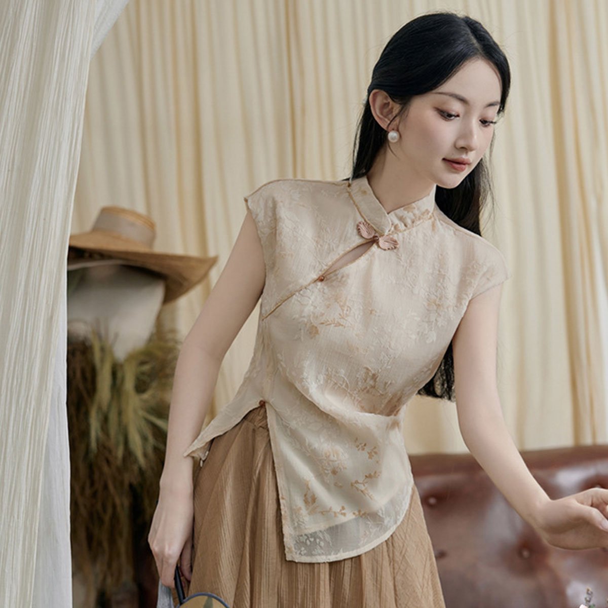 New Chinese Sleeveless Top with Half-body Skirt Set