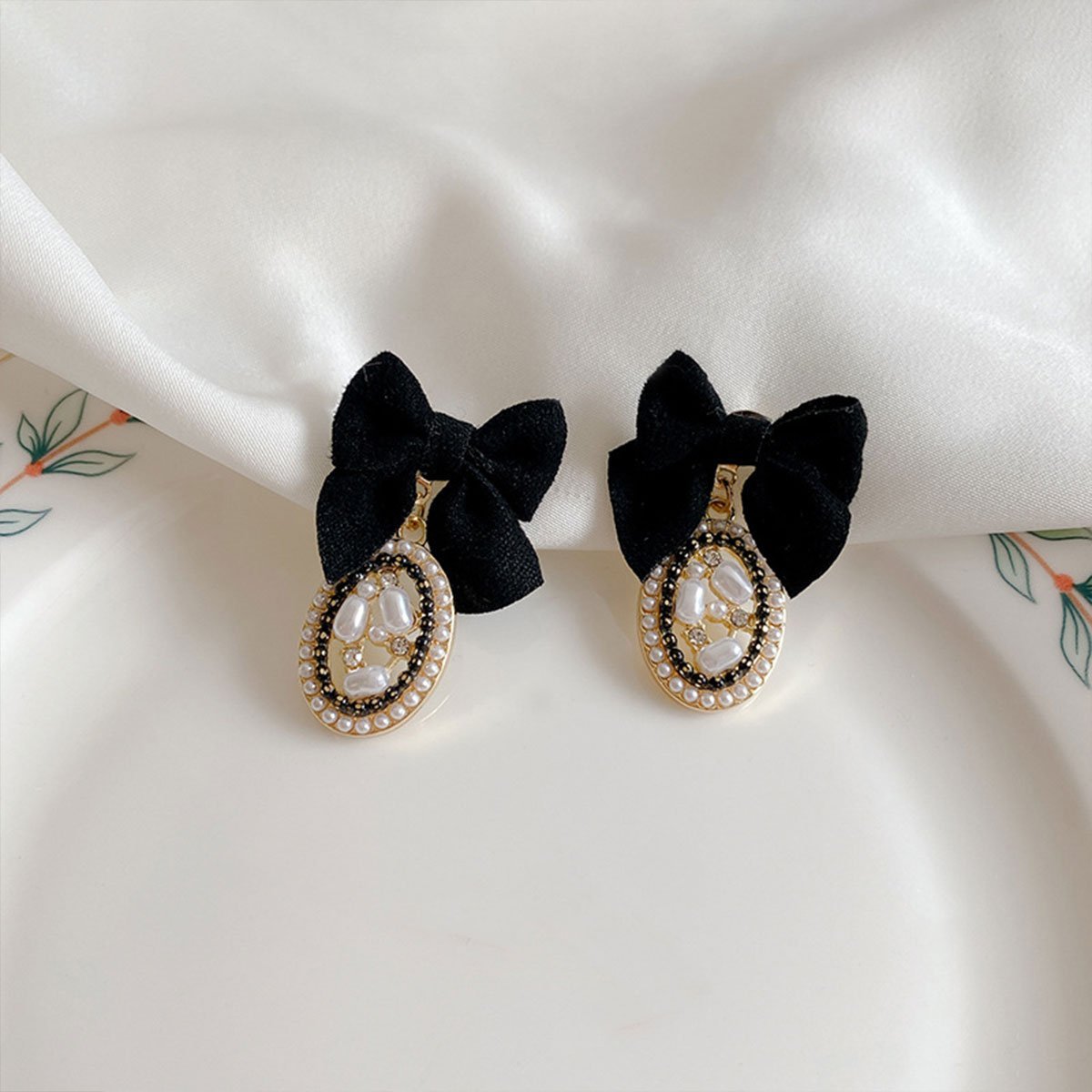 Vintage Oval Earrings for Women Black Bow Elegant Jewelry Fashion Accessories