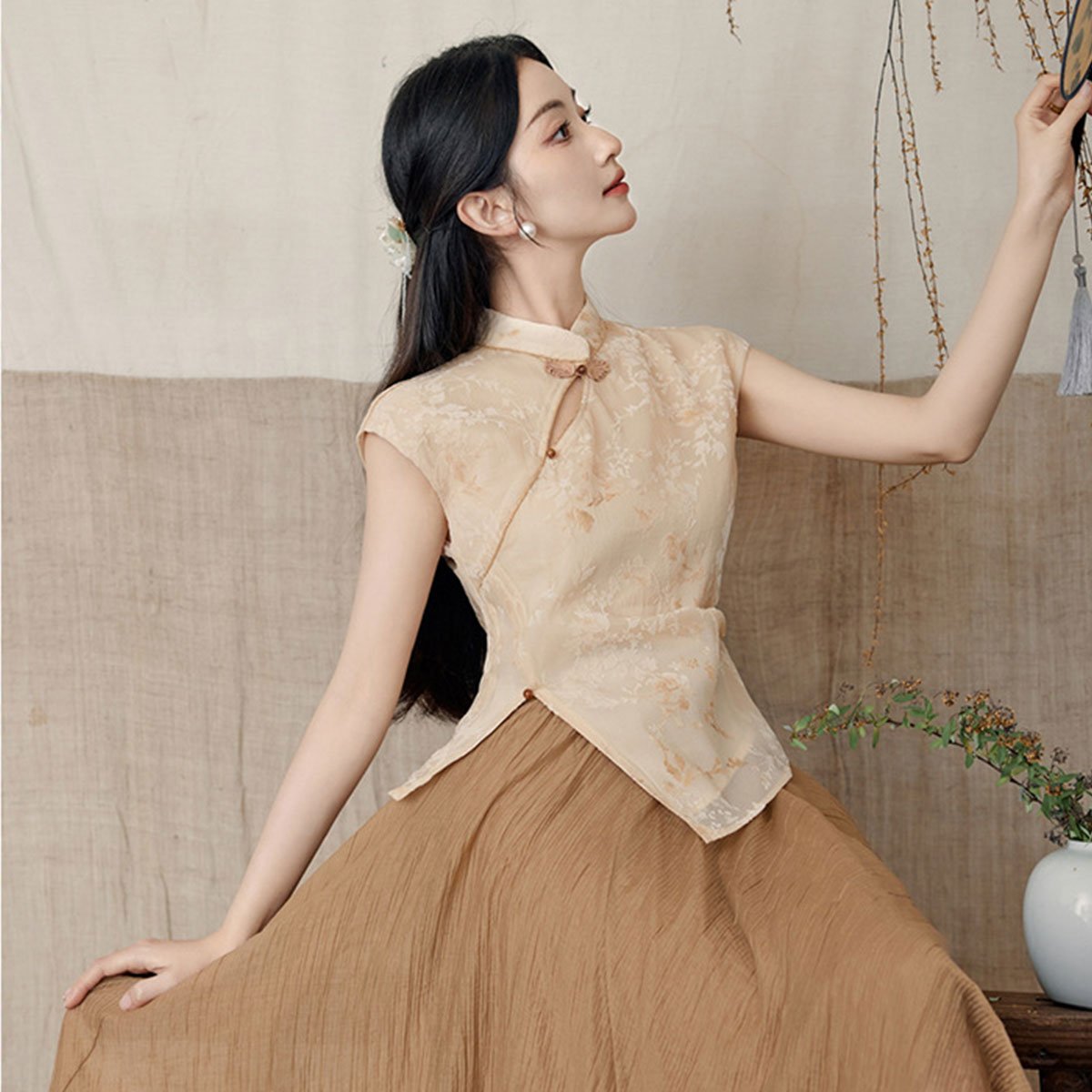 New Chinese Sleeveless Top with Half-body Skirt Set