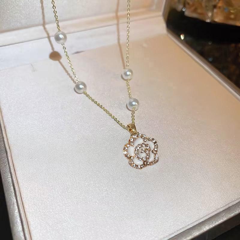Pearl Flower Bracelet Women Bracelets Charm Hand Chain Titanium Steel Chain