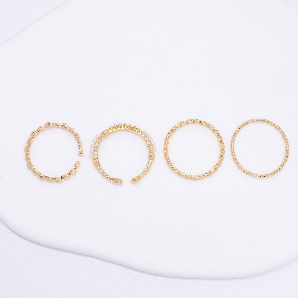 4pcs Simple Design Sense Rings Elegant and Modern Jewelry Set for Advanced Style