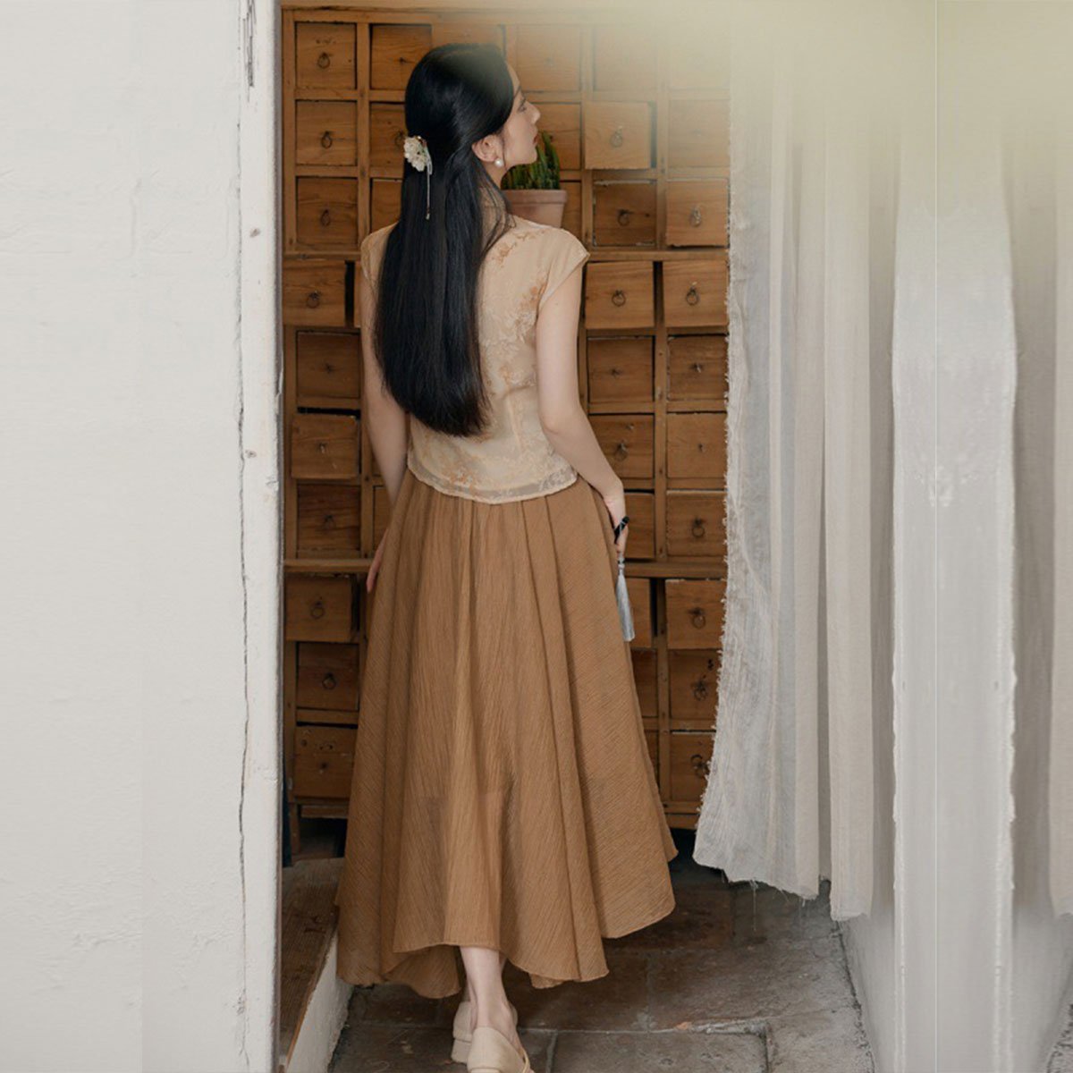 New Chinese Sleeveless Top with Half-body Skirt Set