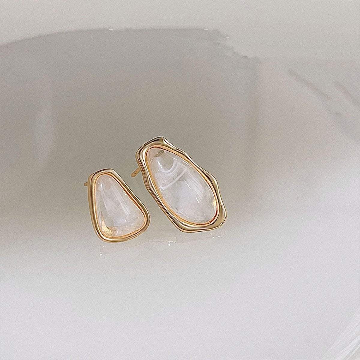 Vintage Acrylic Stud Earrings Fashion Jewelry for Women and Girls Retro Style