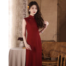 Elegant Sleeveless Cheongsam with Mandarin Collar - Red Slim-Fit Design