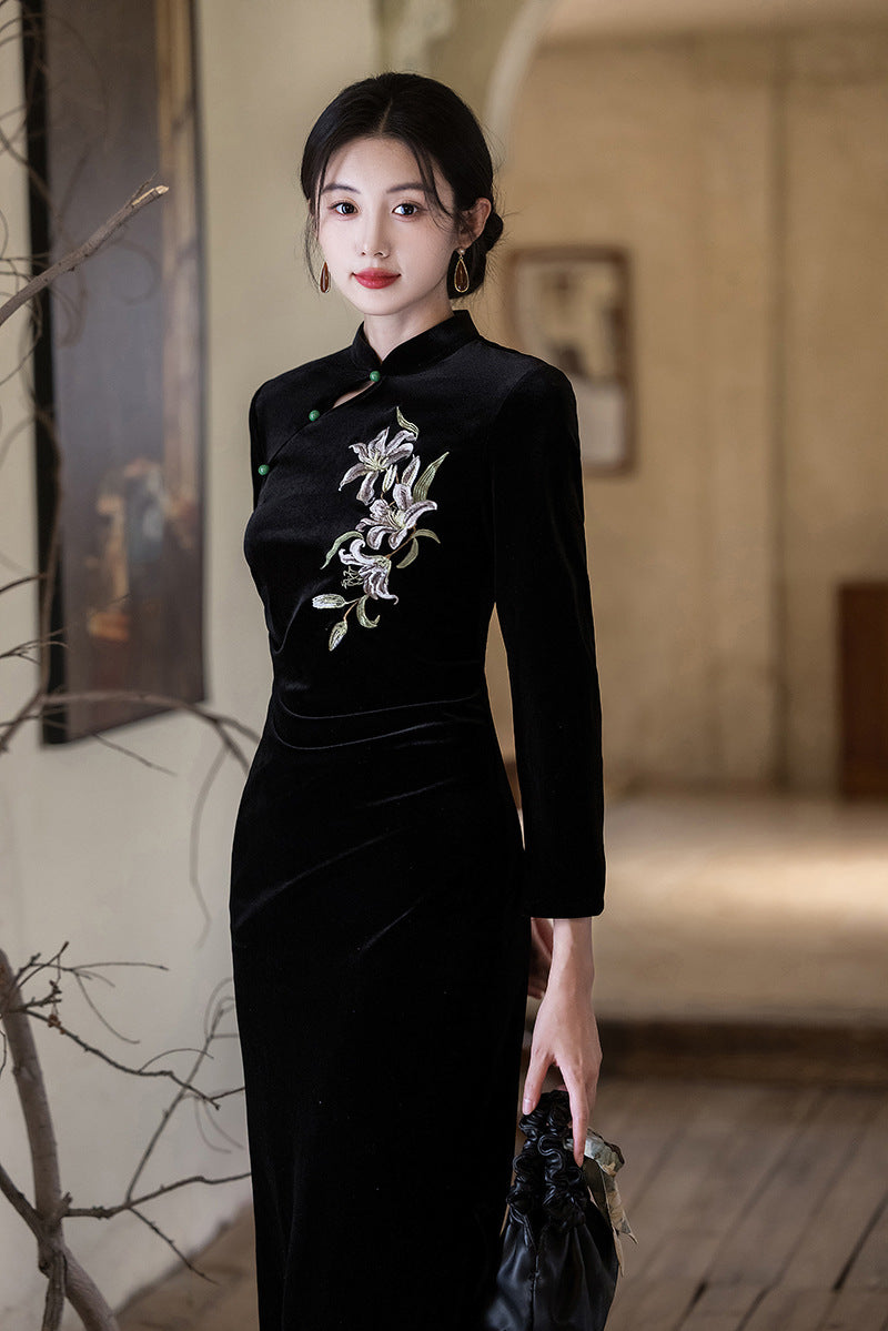 Black Orchid-Embroidered Qipao Midi | Elegant for Banquets