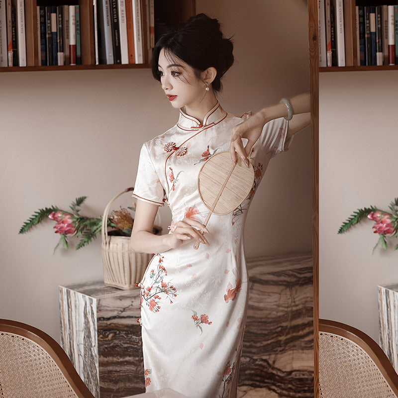 Elegant Floral Embroidered Qipao Dress – Traditional Chinese Cheongsam for Hanfu Styling