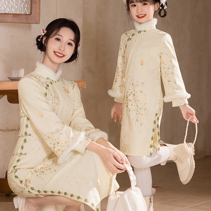 Mother & Daughter Matching Cheongsam – Elegant Fur-Trimmed Winter Hanfu Dress