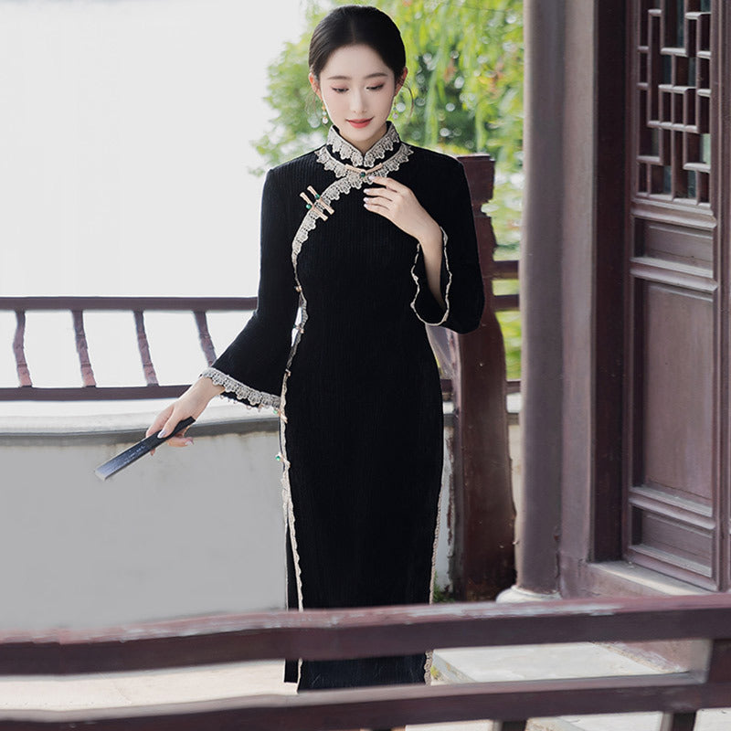 Elegant Black Velvet Cheongsam with Lace Trim – Traditional Chinese Dress for Special Occasions