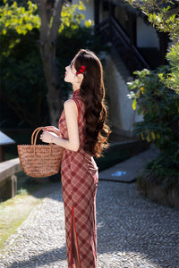 Burgundy Plaid Sleeveless Qipao Dress with Mandarin Collar & Frog Buttons | New Chinese Style Slim Maxi Cheongsam