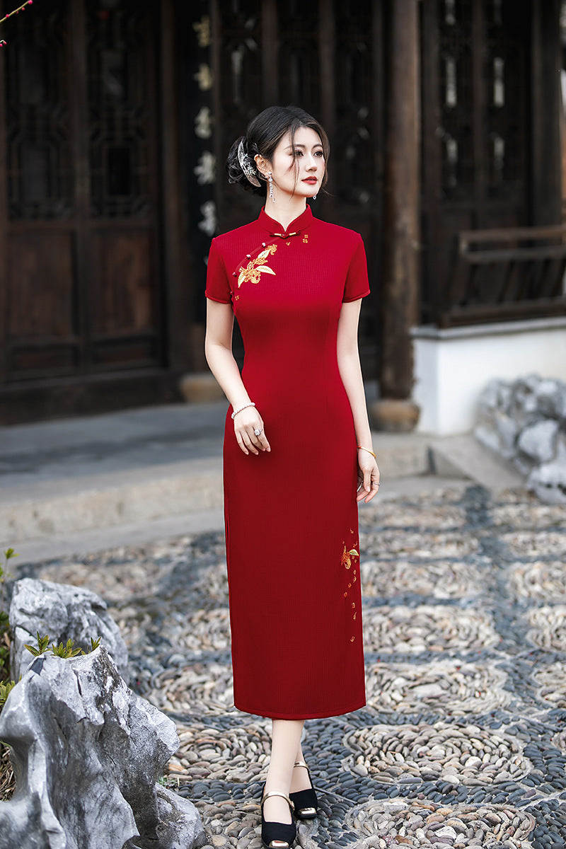 Long Short-Sleeve Embroidered Cheongsam | Slim Mandarin Dress