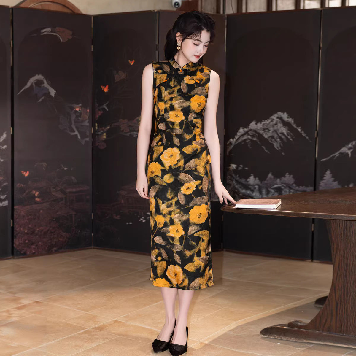 Black Base Golden Rose Print Sleeveless Qipao Dress | Mandarin Collar Slim Midi Cheongsam