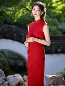 Scarlet Jacquard Qipao | Sleeveless Slim Mandarin Midi