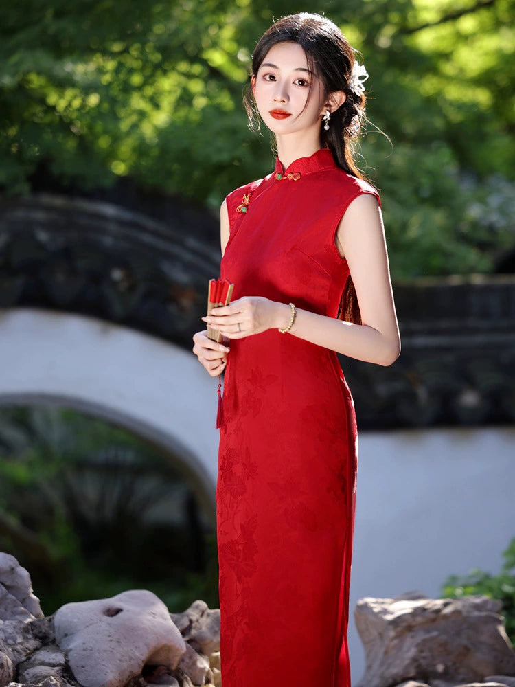 Scarlet Jacquard Qipao | Sleeveless Slim Mandarin Midi