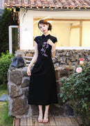 Black Floral-Embroidered Modern Qipao Midi | Mandarin Collar, Slim Fit & Side Slit