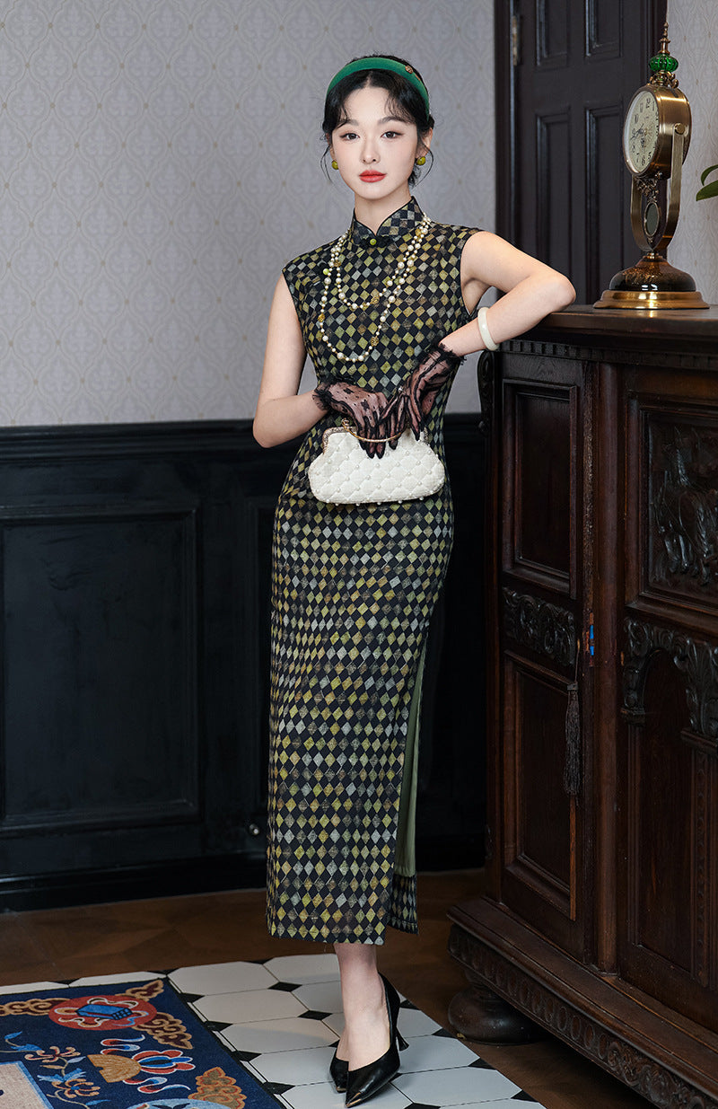 Vintage Diamond-Check Sleeveless Qipao | Black-Gold Slim Long Dress