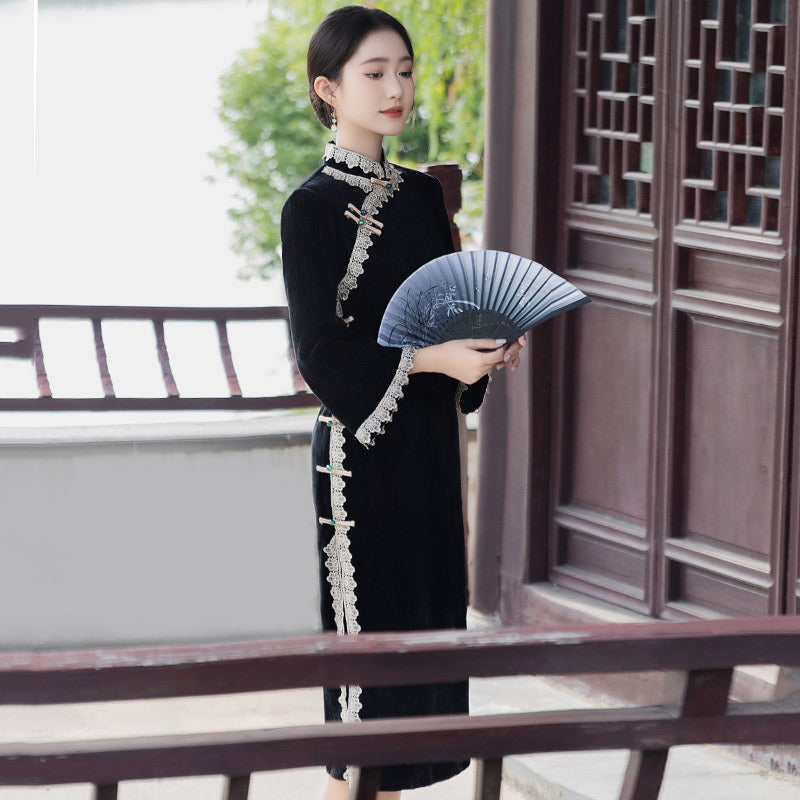 Elegant Black Velvet Cheongsam with Lace Trim – Traditional Chinese Dress for Special Occasions