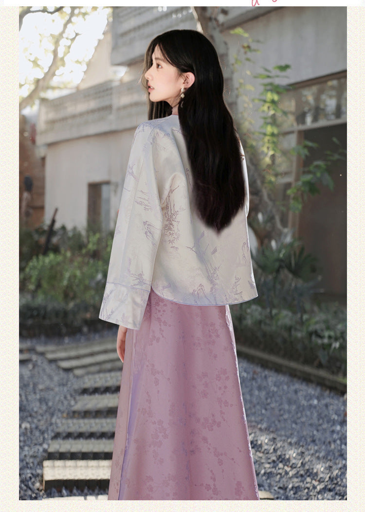 优雅紫色碎花连衣裙搭配白色缎面外套——完美搭配传统汉服
