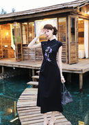 Black Floral-Embroidered Modern Qipao Midi | Mandarin Collar, Slim Fit & Side Slit