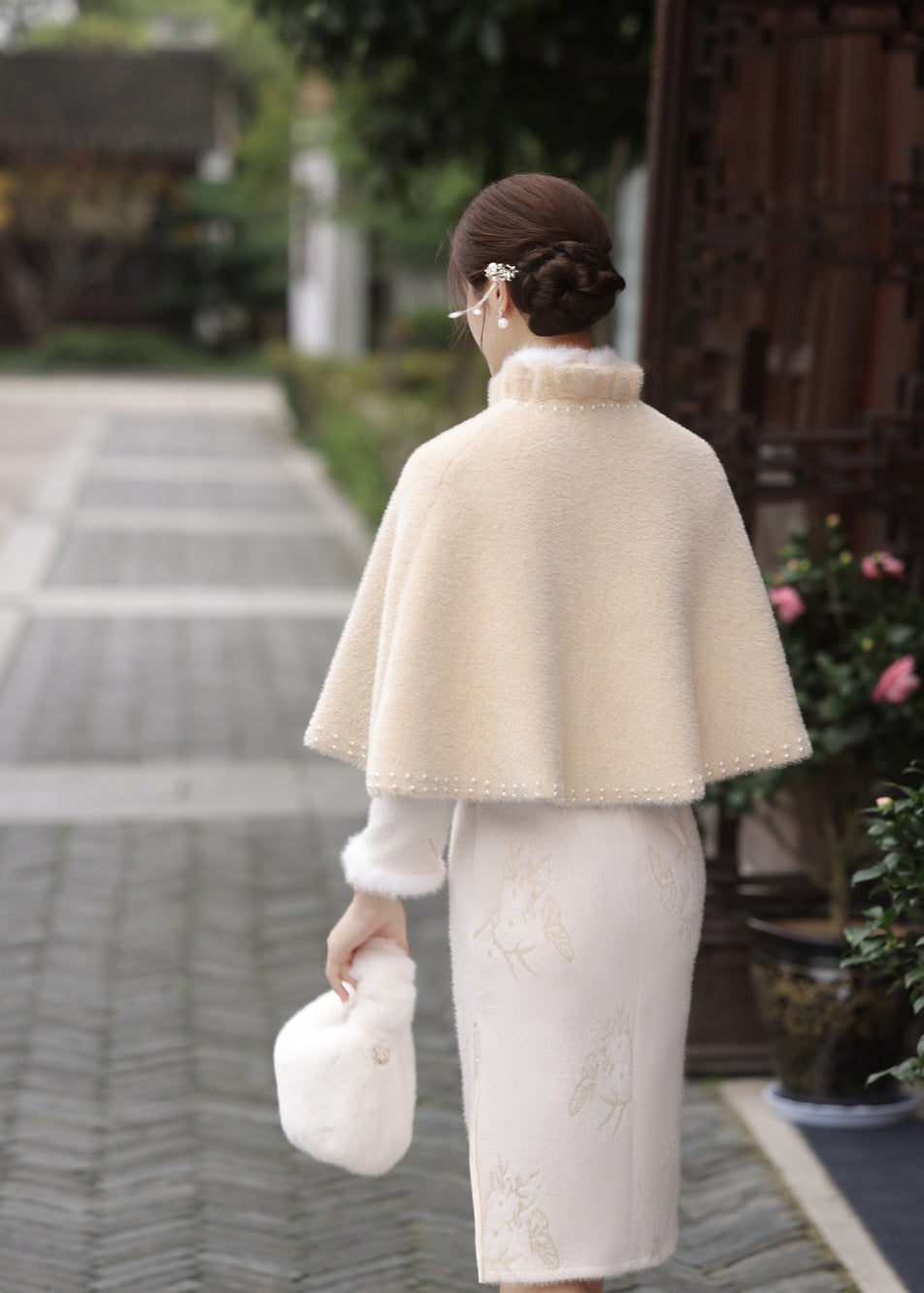 Fuzzy Winter Capelet | Ruffled Collar, Pearl Trim, Warm & Hanfu-Friendly
