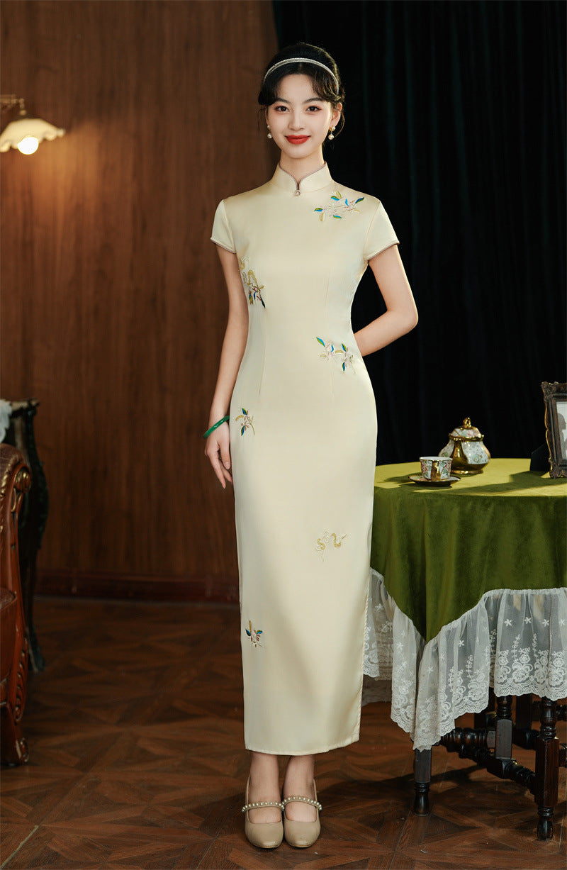 Vintage Beige Satin-Finish Qipao | Short-Sleeve Mandarin Collar