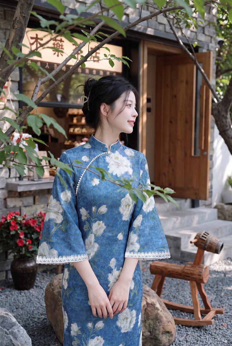Blue Velvet Floral Flared-Sleeve Qipao Dress | Slim Mandarin