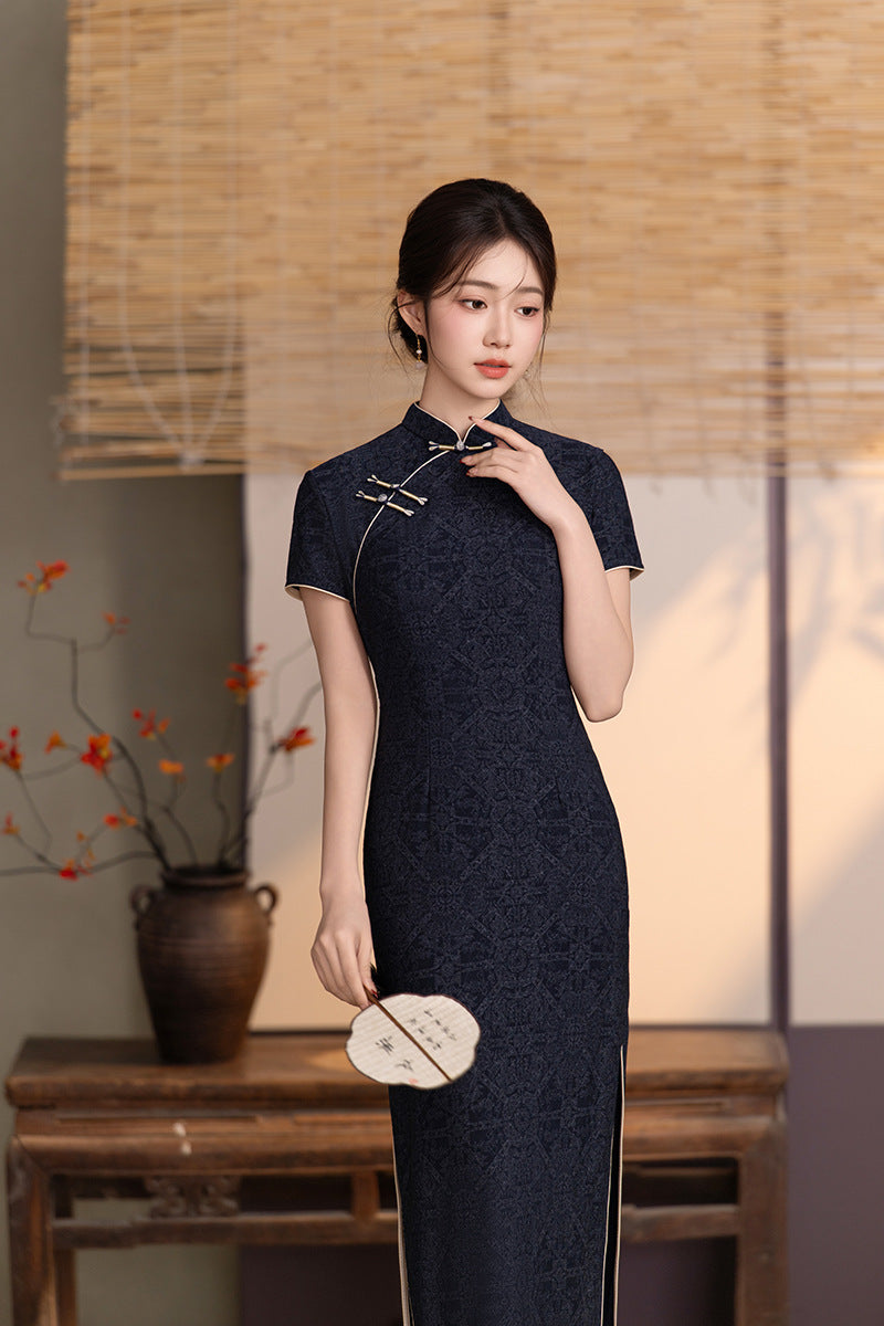 BlackTonal Jacquard Short Sleeve Qipao Dress | Mandarin Collar Slim Midi Cheongsam