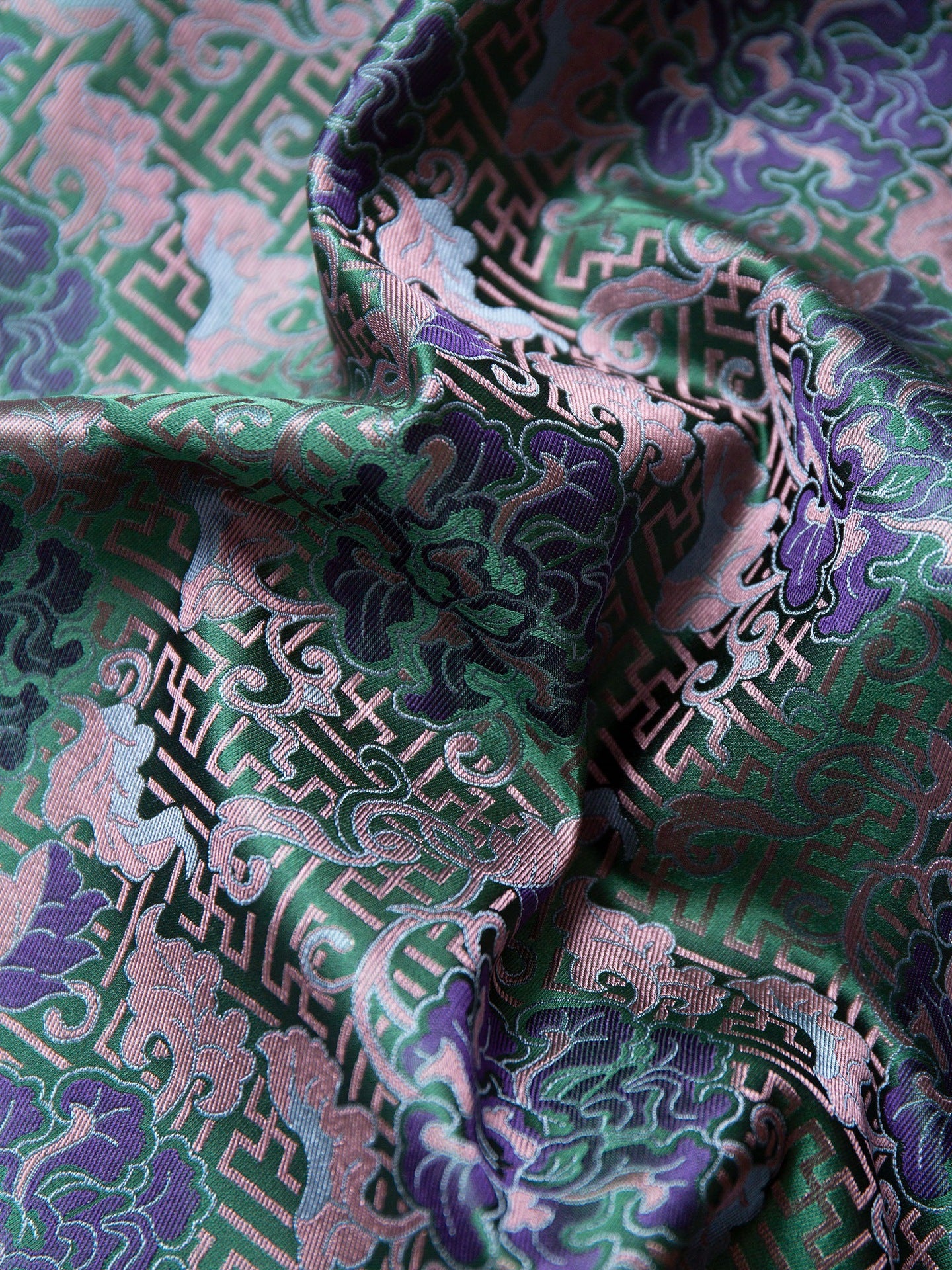 Silk Vest with Traditional Chinese Floral Patterns – Elegant Silk Brocade Waistcoat