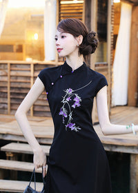 Black Floral-Embroidered Modern Qipao Midi | Mandarin Collar, Slim Fit & Side Slit