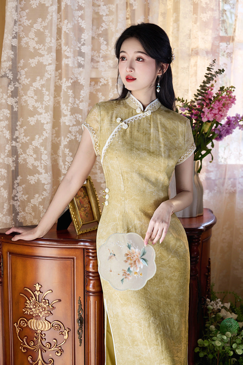 Lemon-Yellow Modern Qipao Midi | Short Sleeves, Mandarin Neck with Diagonal Beaded Frogs