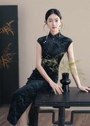 Black Vintage Ripple-Textured Qipao | Slim Long Cap-Sleeve Cheongsam