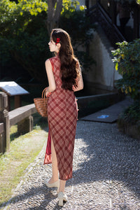 Burgundy Plaid Sleeveless Qipao Dress with Mandarin Collar & Frog Buttons | New Chinese Style Slim Maxi Cheongsam